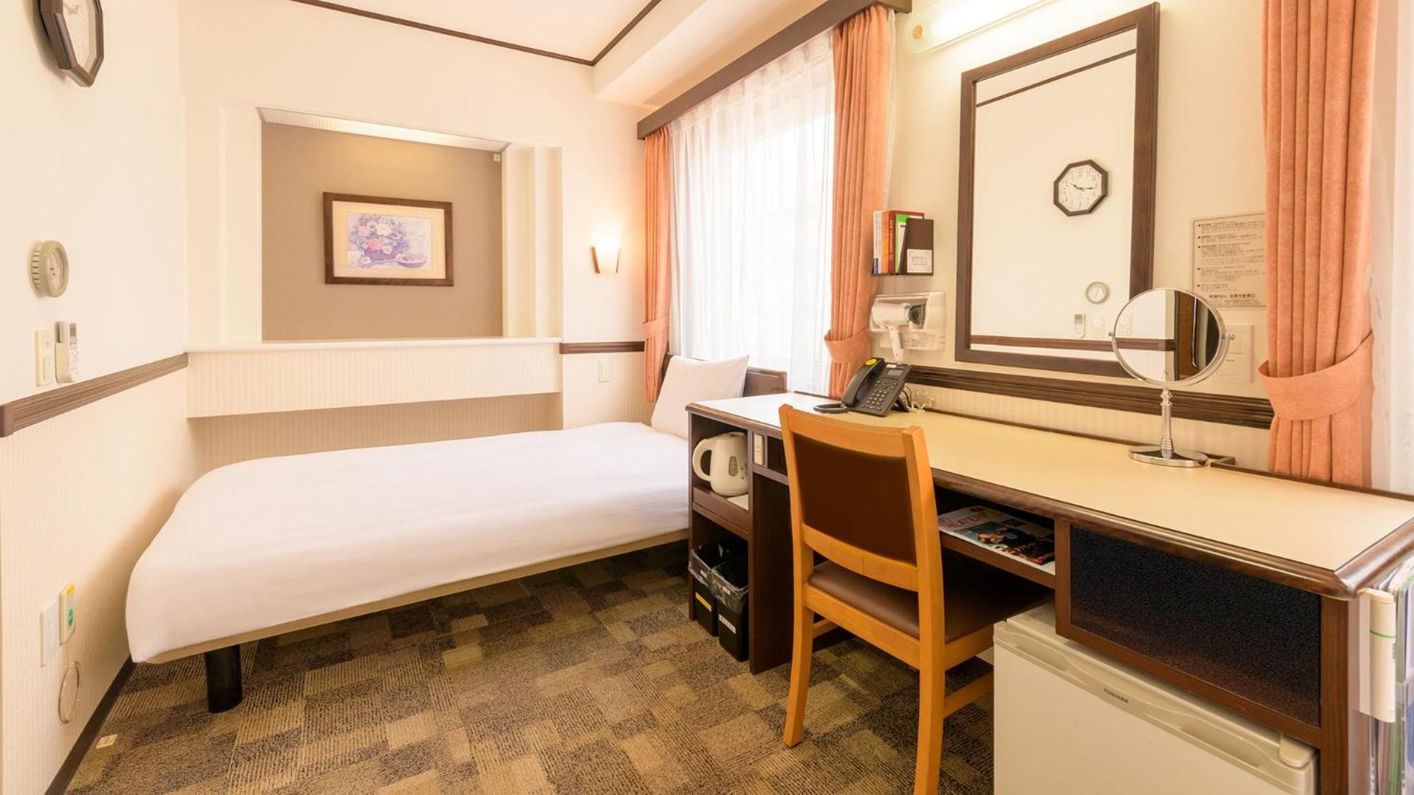 Toyoko Inn Fukushima Eki Nishi Guchi חדר תמונה